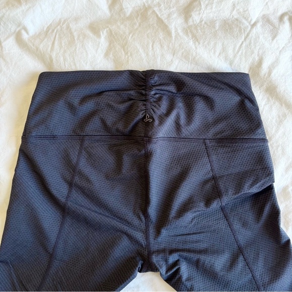 Prana 3/4 leggings in grey size small - Picture 8 of 8